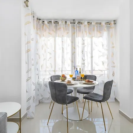 Reel Apartments- Walk To The And Centre Апартаменты
