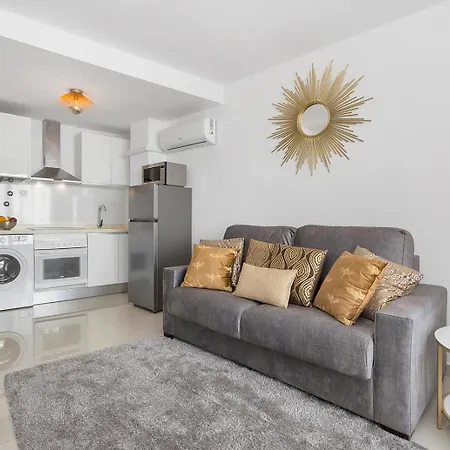 Reel Apartments- Walk To The And Centre Apartment *