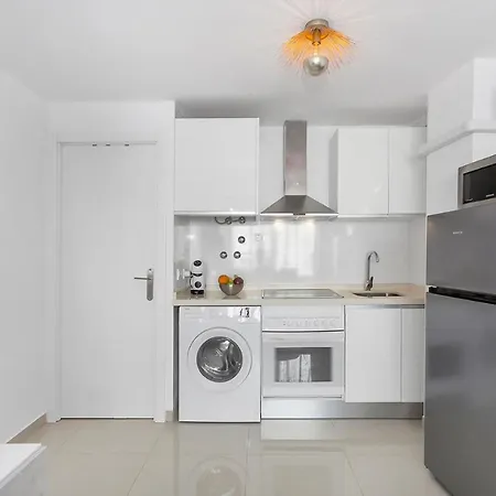 Reel Apartments- Walk To The And Centre Торевьиа