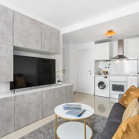 Apartment Reel Apartments- Walk To The And Centre Torrevieja