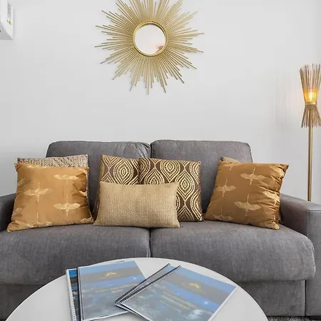Reel Apartments- Walk To The And Centre Apartment *