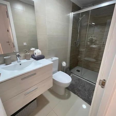 Reel Apartments- Walk To The And Centre * Торевьиа