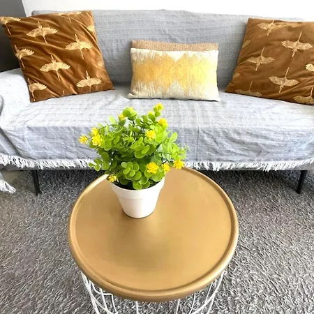 Reel Apartments- Walk To The And Centre * Торевьиа