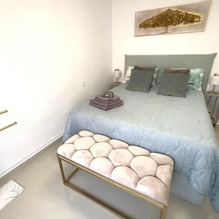 Апартаменты Reel Apartments- Walk To The And Centre *