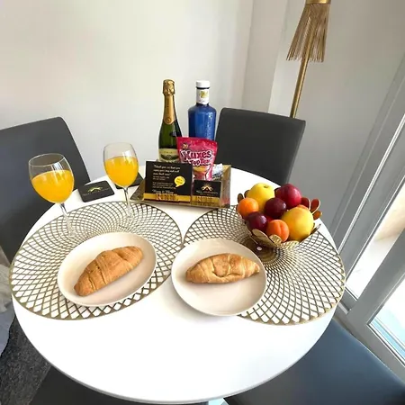 Reel Apartments- Walk To The And Centre