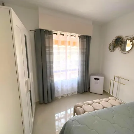 Апартаменты Reel Apartments- Walk To The And Centre